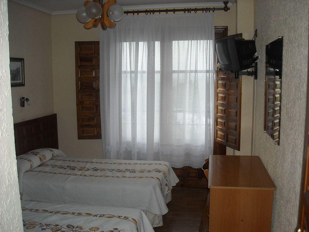 Paratene Ostatu Habitaciones Erandio المظهر الخارجي الصورة